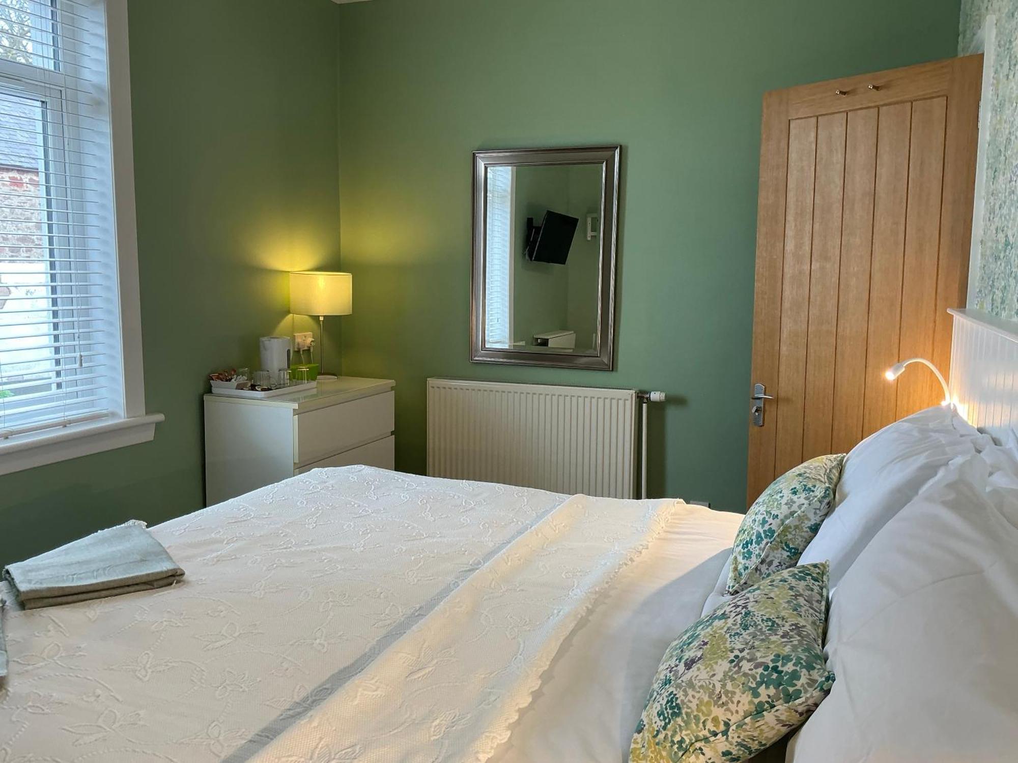Hillcrest Bed & Breakfast Аймът Екстериор снимка