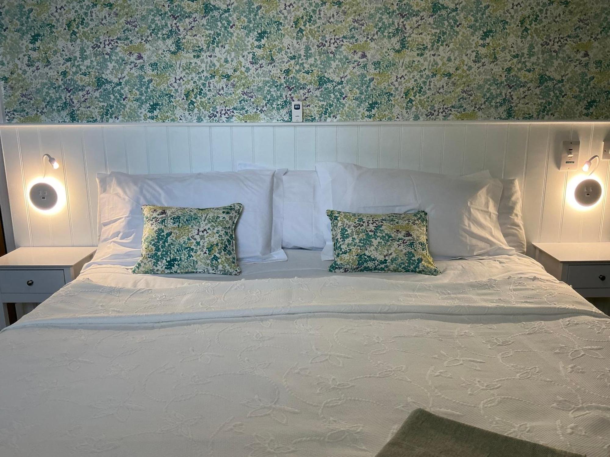 Hillcrest Bed & Breakfast Аймът Екстериор снимка