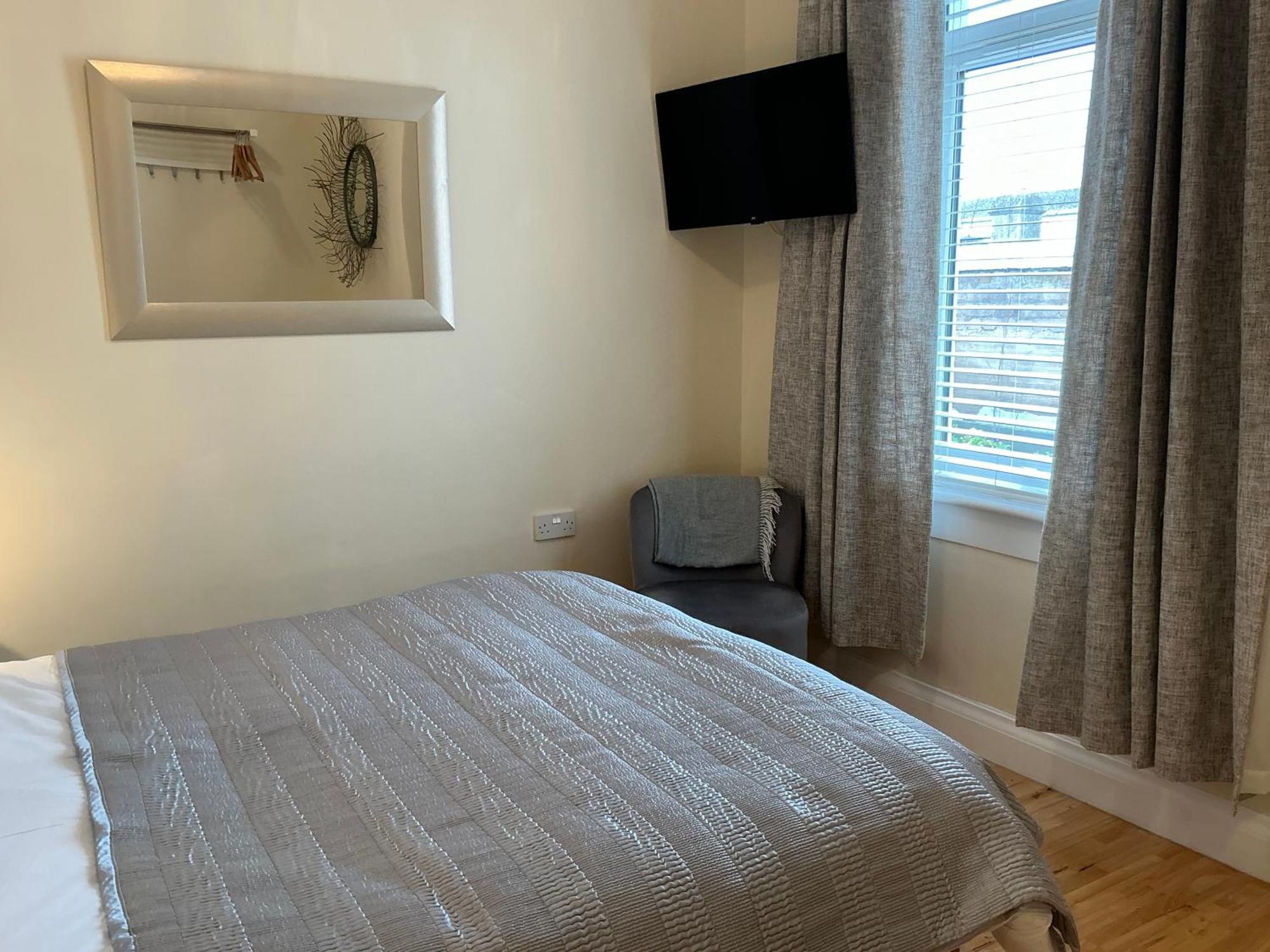 Hillcrest Bed & Breakfast Аймът Екстериор снимка