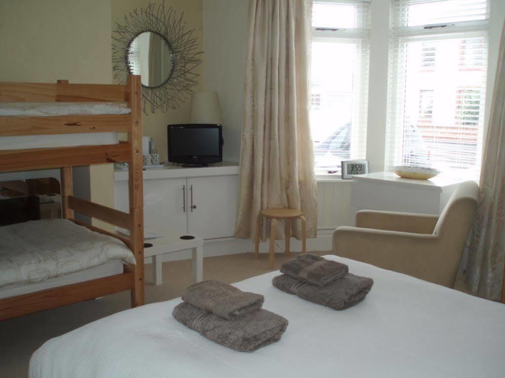 Hillcrest Bed & Breakfast Аймът Екстериор снимка