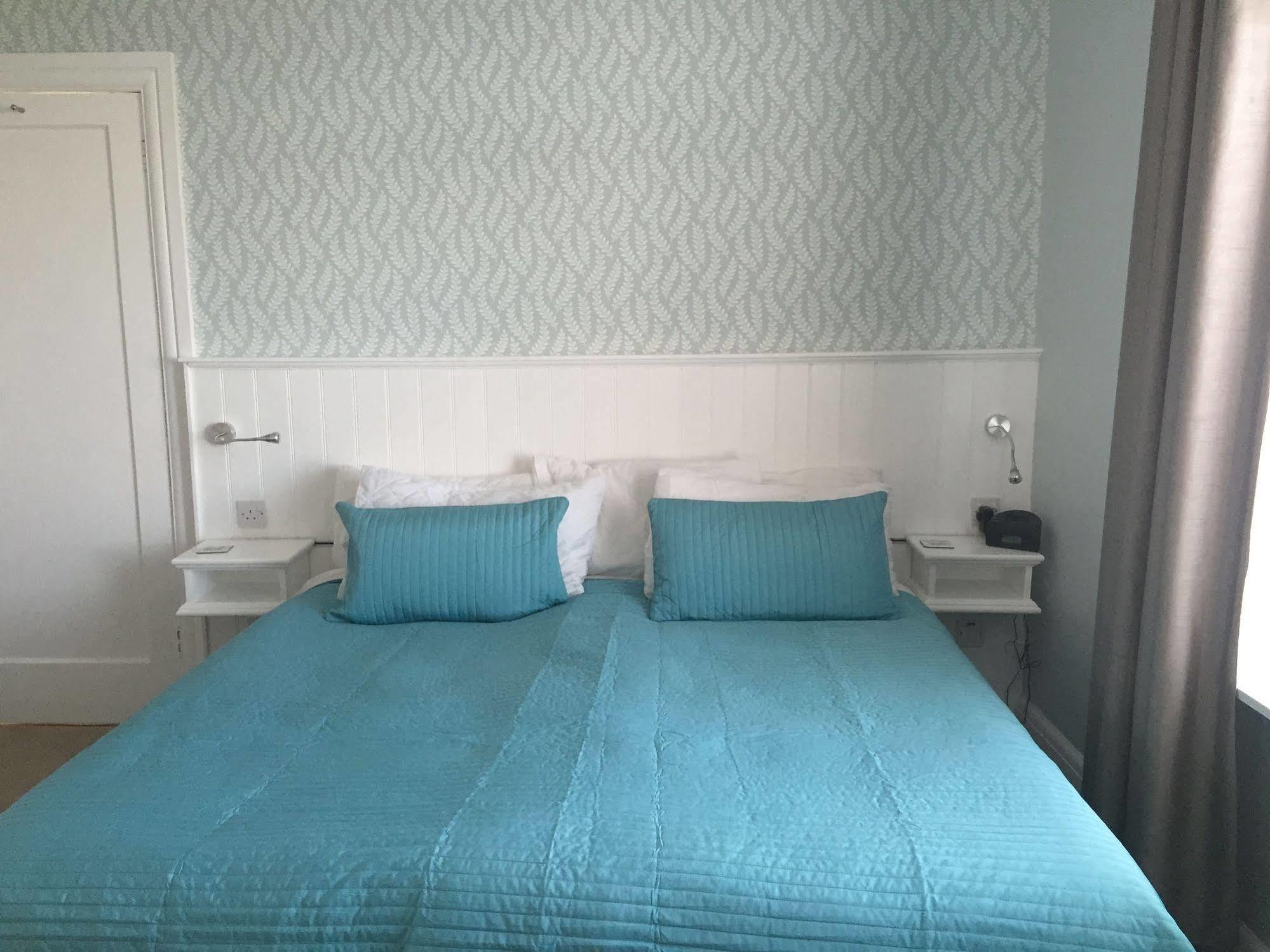 Hillcrest Bed & Breakfast Аймът Екстериор снимка